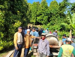 Petani Cengkeh Larompong Perbaiki Jalan Secara Swadaya, Uang Terkumpul Rp138 Juta