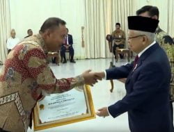 Di Penghujung Masa Jabatan, Bupati dan Wakil Bupati Bone Raih Penghargaan Adhikarya Pertanian