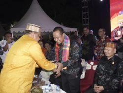 Bupati Bone bersama 350 Anggota Defile Meriahkan Expo Dekranasda Kreatif Andalan di Wajo