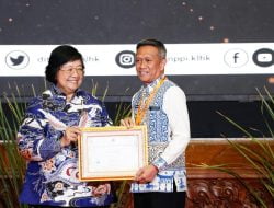 Pj. Bupati Islamuddin Terima Piagam Apresiasi Pembinaan Proklim 2023