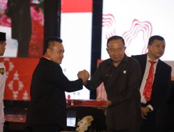 Pj Bupati Wajo Andi Bataralifu Terima Duplikat Bendera Pusaka Merah Putih dari BPIP