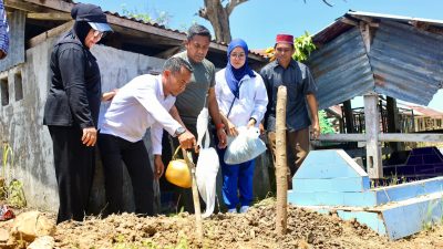 Bupati Bone Antar Duka Sarinawati, Korban Aksi di DPRD Makassar, hingga Janji Umrahkan Sang Ibu