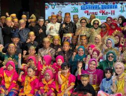 Wabup Bone Hadiri IRAU Malinau, Bupati Wempi W Mawa Dianugerahi Gelar Adat “To Risenge Daeng Mapuji”