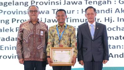 Hanya Dua Kabupaten di Indonesia Timur, Bone Buktikan Kerja Iklim Bisa Menjaga Masa Depan Petani, Bupati Andi Asman Sulaiman Terima Apresiasi KLHK