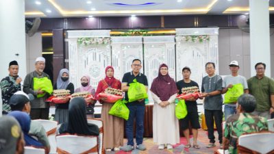 Bukan Sekadar Janji, Pemkab Bone Cairkan Gaji Petugas Kebersihan dan Salurkan Sembako Baznas