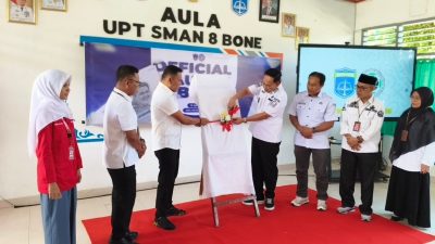 SMAN 8 Bone Makin Kreatif: Wabup Resmikan Studio Podcast dan Panggung Kreasi