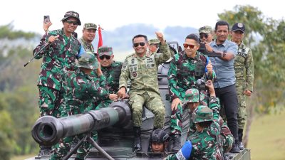 Hadiri Latihan Menembak Ranpur Yonkav 10/Mendagiri, BupAAS Apresiasi Kepedulian TNI kepada Masyarakat Bone