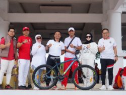 Ribuan Warga Meriahkan Roadshow HUT Ke-81 RI di Watampone, Bupati Bone Ajak Masyarakat Perkuat Kebersamaan dan Semangat Membangun Daerah